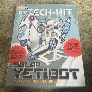 DIY Tech Kit solar yeti bot no batteries required. Ages 10+ STEM